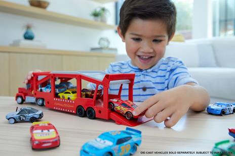 Disney Pixar Cars Mack Trasportatore, Camion Da 33 Cm Con Rampa Per Trasportare 12 Macchinine