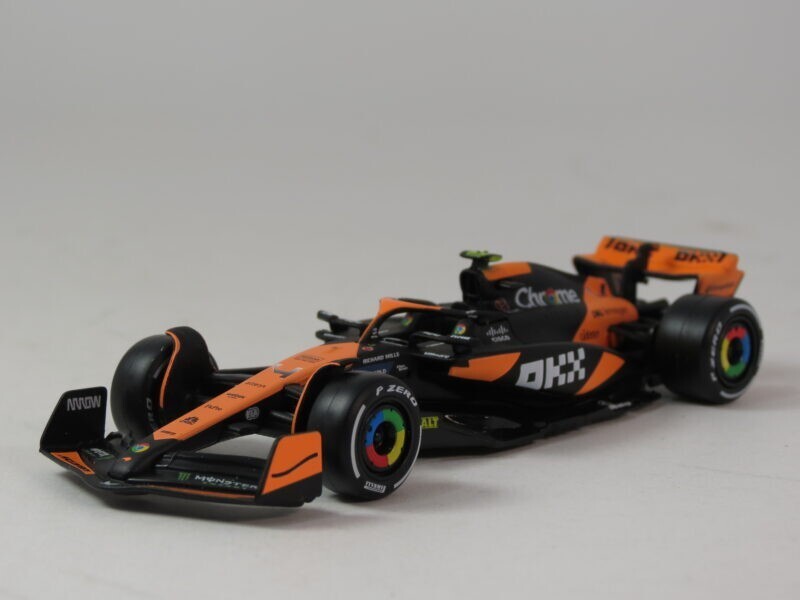 Bburago Formula Racing 2024 F-1 McLaren MCL38 #4 Lando Norris WB Veicolo pressofuso in scala 1:43