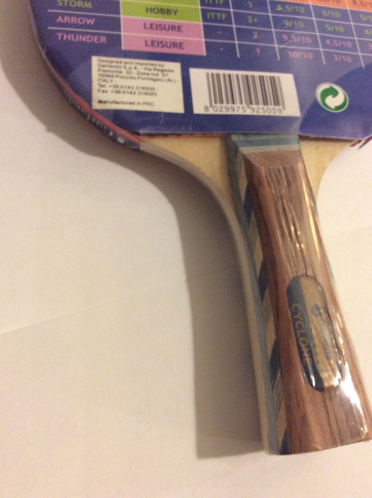 Racchetta da ping pong One X Garlando "Cyclone". Pip invertiti. La racchetta pesa 161,5 g