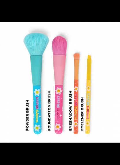 Set Of 4 Makeup Brushes - Oh M