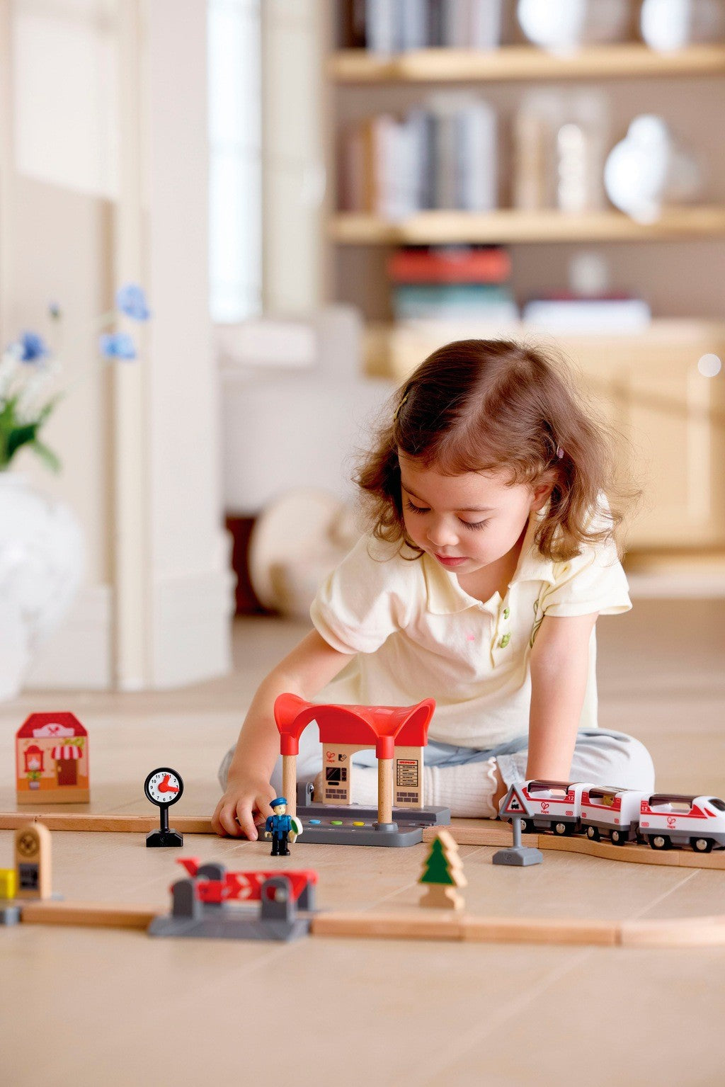Hape Stazione Ferroviaria Giocattolo Con Funzione Annunci E Suoni