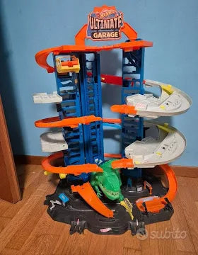 Cadabra Garage Con Due Veicoli, Luci e Suoni, 95 Cm, 3+