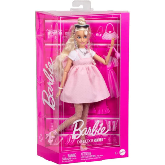 Barbie Deluxe Style n.3 con capelli biondi in uno chignon e abito Barbiecore rosa pastello HYV27