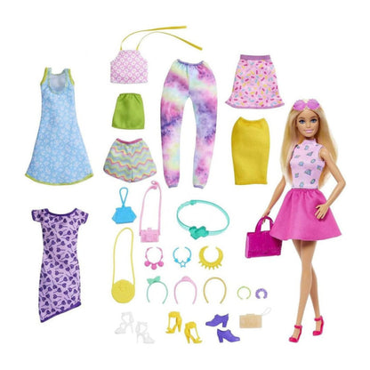 Barbie Set Bambola Mattel Con Vestiti E Accessori Hkb07 di Mattel