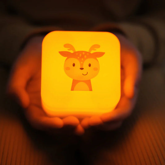 Cloud B - Cube B (Finley Fawn). luce notturna portatile Cube B cerbiatto Finley