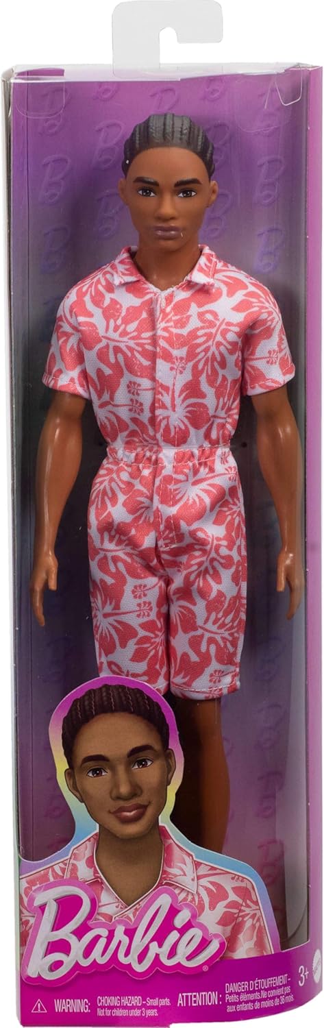 Mattel Barbie Fashionistas Ken #235 – Bambola Ken Castano con Treccine, Tuta Coral Hawaiian Print e Sandali Verdi, Collezione Barbie
