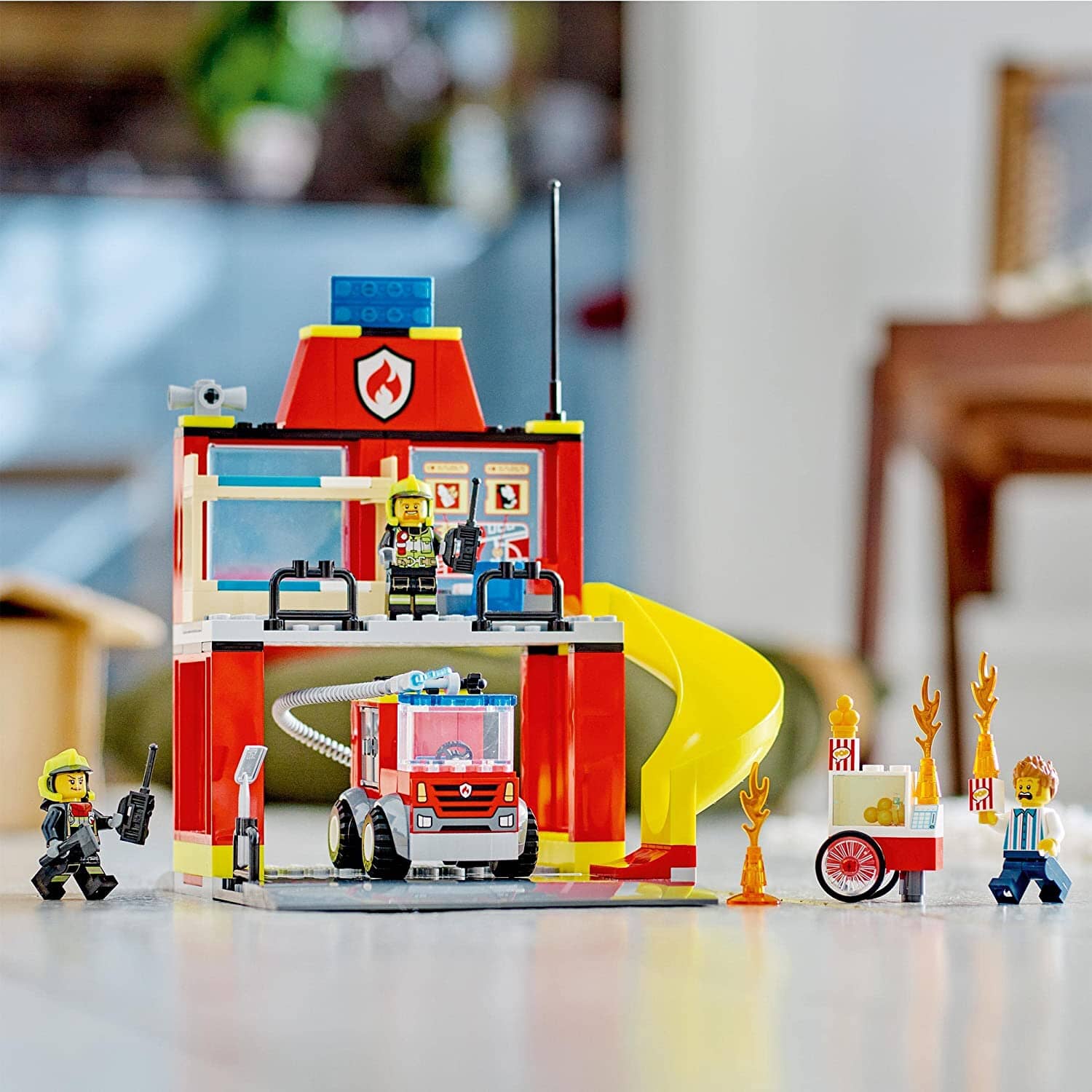 LEGO 60375 City Fire Caserma dei Pompieri e Autopompa LEGO 