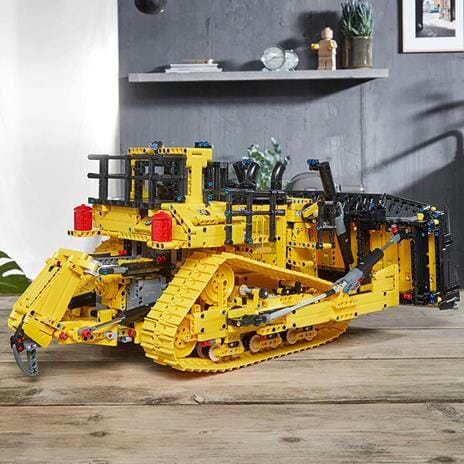 LEGO Technic (42131). Bulldozer Cat D11T LEGO 