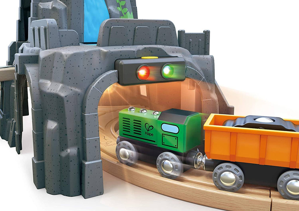 Set Montagna Con Galleria, Luci E Suoni Hape toysvaldichiana.it 