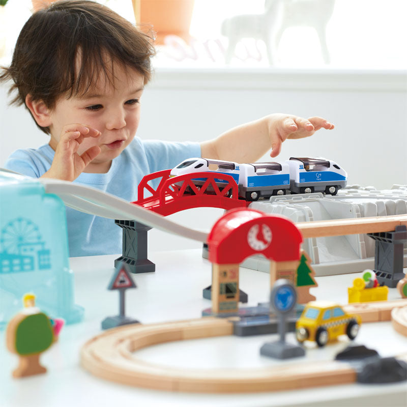 Set Treno In Citta' Hape toysvaldichiana.it 